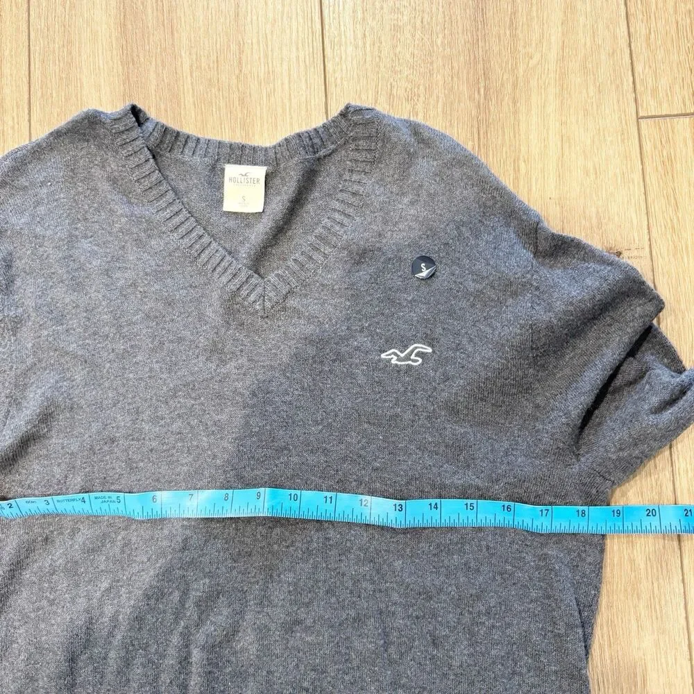 Hollister Mens Lightweight V Neck Sweater Size Small Long Sleeve‎ Gray Preppy